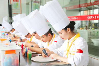 学厨师可以拿大专毕业证,学厨师拿南宁职业技术学院毕业证,广西新东方烹饪学校与南宁职业技术学院合作办学