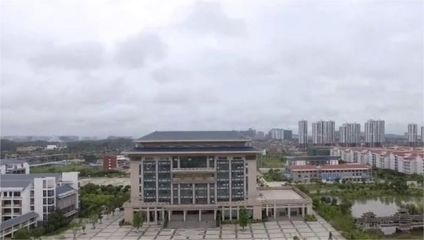 广西质量技术工程学校官网是: